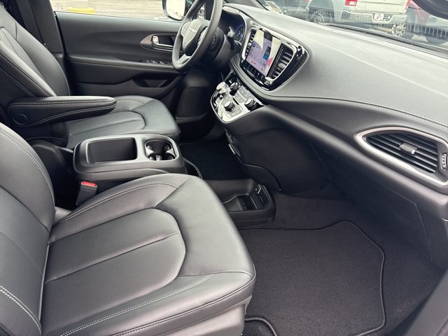 New 2026 Chrysler Pacifica Select AWD/4WD image 20