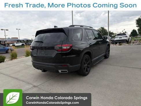 Used 2025 Honda Pilot Black Edition image 7