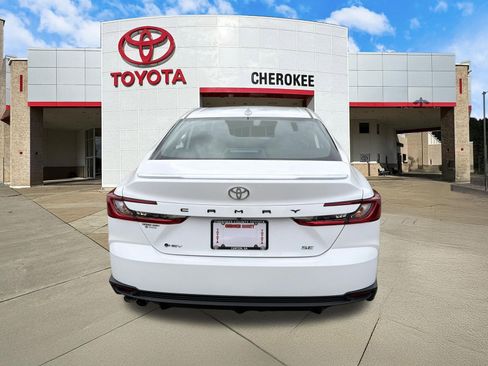 Used 2026 Toyota Camry SE w/ Convenience Package image 6