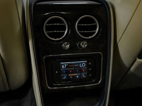 Used 2018 Bentley Flying Spur W12 AWD/4WD image 47