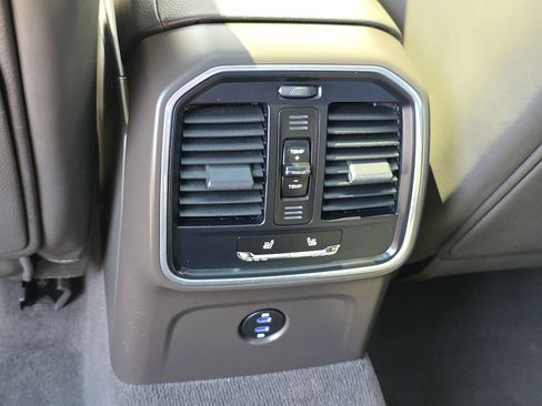 Certified 2023 Porsche Macan AWD/4WD image 22