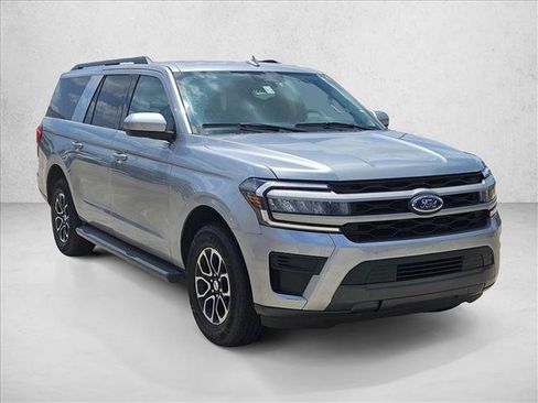 Used 2024 Ford Expedition Max XLT RWD image 3