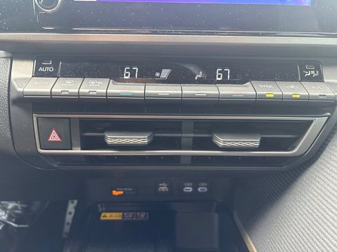 Used 2025 Toyota Camry SE FWD image 23