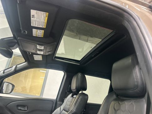 Used 2022 Nissan Frontier PRO-4X w/ Pro-4X Premium Package image 8