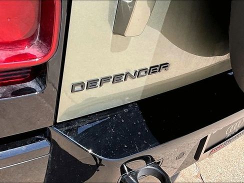 Used 2024 Land Rover Defender 130 X-Dynamic SE AWD/4WD image 33