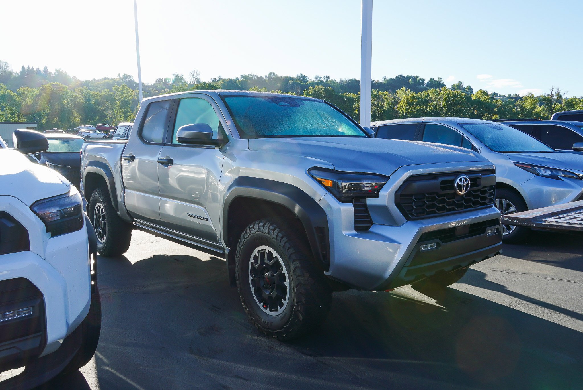 Certified 2025 Toyota Tacoma TRD Off-Road AWD/4WD image 2