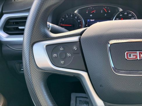 Used 2023 GMC Acadia SLE image 17