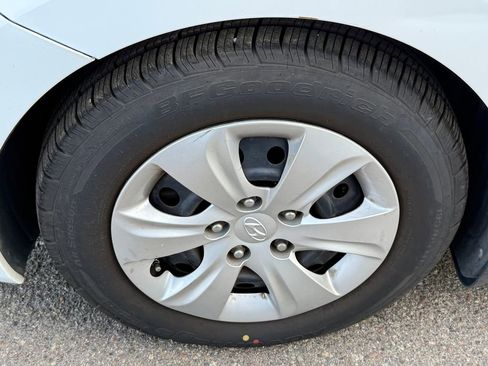 Used 2016 Hyundai Elantra SE image 16