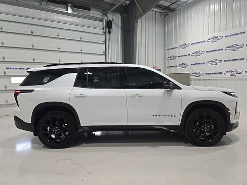 Used 2024 Chevrolet Traverse RS w/ LPO, Floor Liner Package image 9