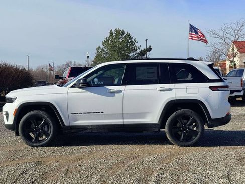 New 2025 Jeep Grand Cherokee Limited w/ Black Appearance Package image 8