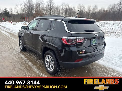 Used 2025 Jeep Compass Latitude w/ Sun & Sound Group image 3