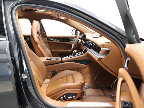 Used 2018 Porsche Panamera 4 w/ Premium Package AWD/4WD image 82