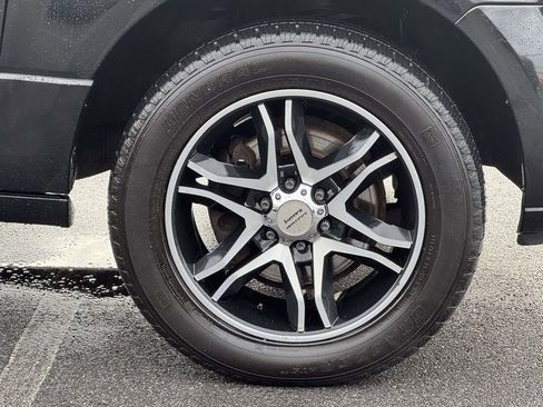 Used 2010 Lincoln Navigator Base image 12