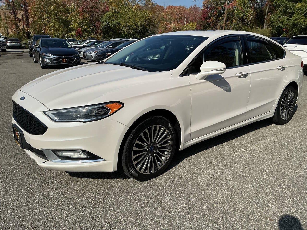 Used 2017 Ford Fusion SE w/ Fusion SE Technology Package FWD image 1