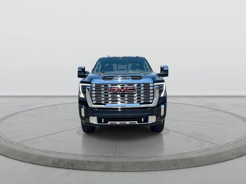 Used 2024 GMC Sierra 2500 Denali w/ Technology Package AWD/4WD image 3