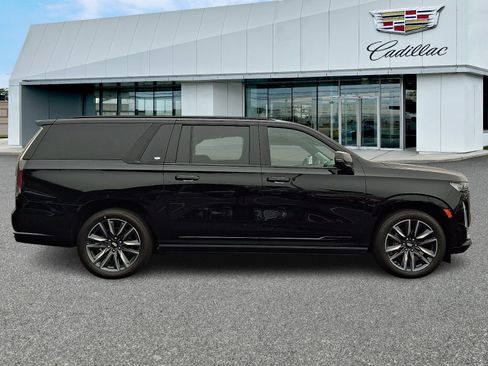 Certified 2023 Cadillac Escalade ESV Sport Platinum AWD/4WD image 6