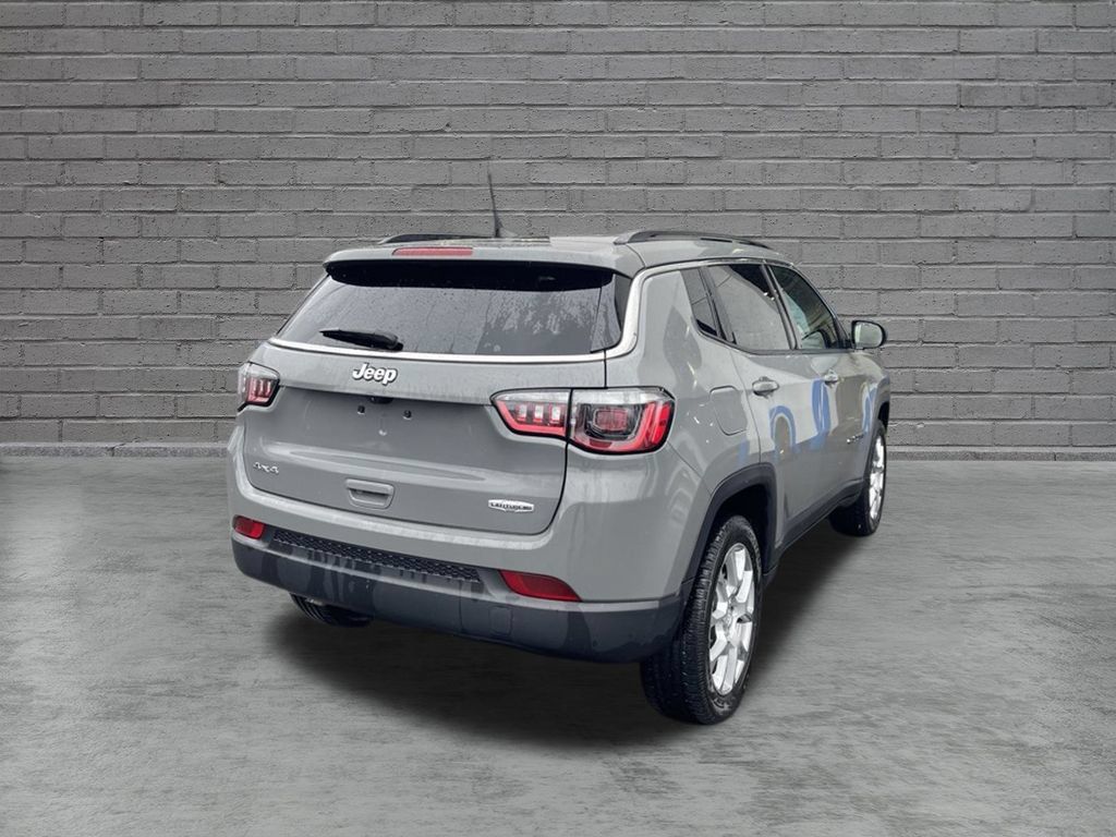 Used 2023 Jeep Compass Latitude AWD/4WD image 7
