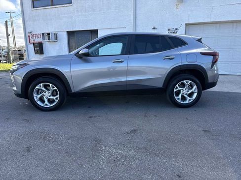 Used 2024 Chevrolet Trax LS w/ LS Convenience Package image 3