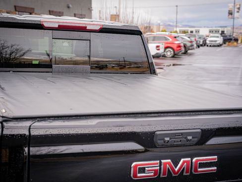 Used 2022 GMC Sierra 1500 AT4 w/ AT4 Premium Package image 10