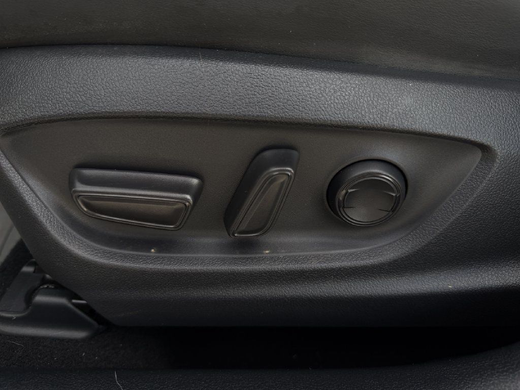 Used 2022 Toyota Prius FWD image 25