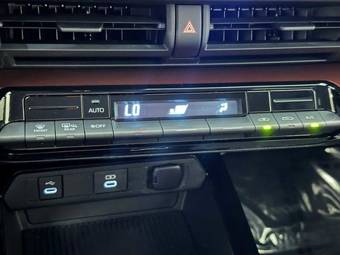 Used 2024 Toyota Prius Prime FWD image 23