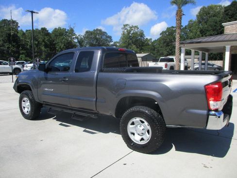 Used 2017 Toyota Tacoma SR5 AWD/4WD image 19