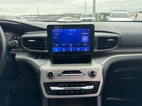 Used 2021 Ford Explorer XLT w/ Equipment Group 202A RWD image 18