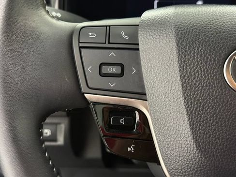 Used 2025 Toyota Camry SE FWD image 11