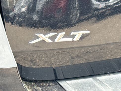 Used 2022 Ford Explorer XLT w/ Equipment Group 202A AWD/4WD image 31