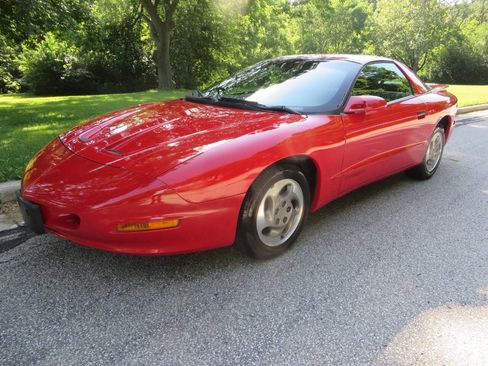 Used 1995 Pontiac Firebird Coupe image 1