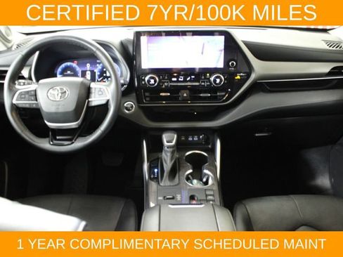 Used 2023 Toyota Highlander Limited FWD image 16