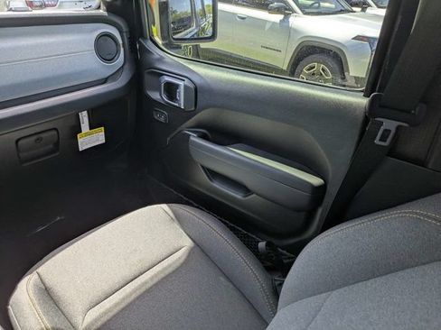 New 2026 Jeep Gladiator Sport AWD/4WD image 17