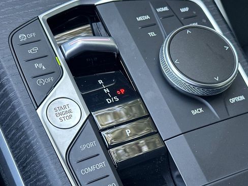 Used 2025 BMW 330i Sedan w/ Convenience Package image 27