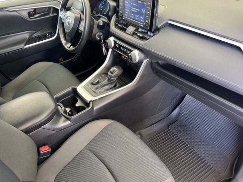 Certified 2021 Toyota RAV4 LE AWD/4WD image 15