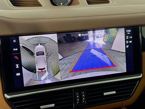 Used 2023 Porsche Cayenne S Platinum image 17