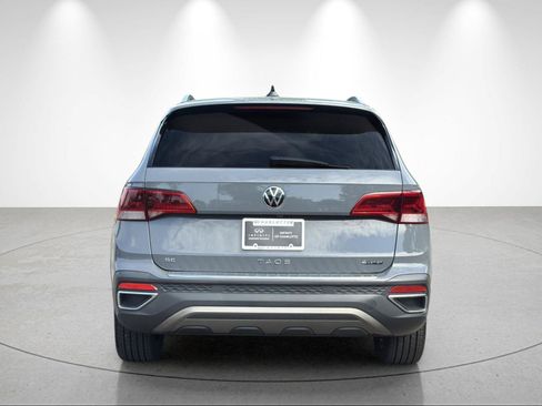 Used 2023 Volkswagen Taos SE w/ Panoramic Sunroof Package AWD/4WD image 4