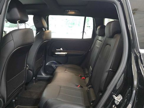 Used 2025 Mercedes-Benz GLB 250 4MATIC image 16