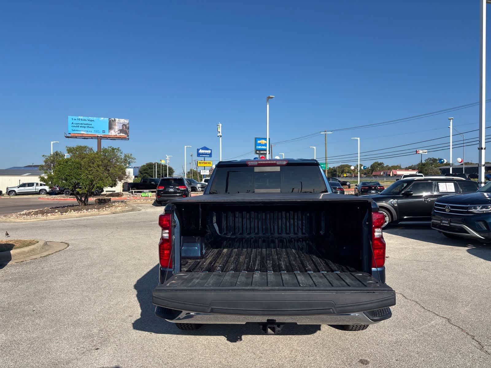 Used 2022 Chevrolet Silverado 1500 LT w/ Leather Package AWD/4WD image 6