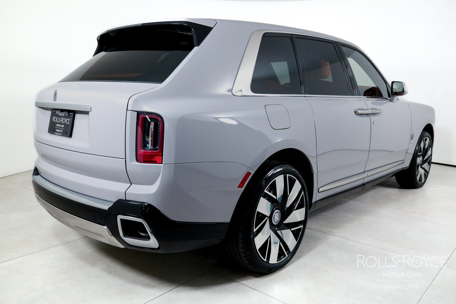 Used 2026 Rolls-Royce Cullinan AWD/4WD image 2