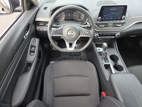 Used 2025 Nissan Altima 2.5 SV image 22