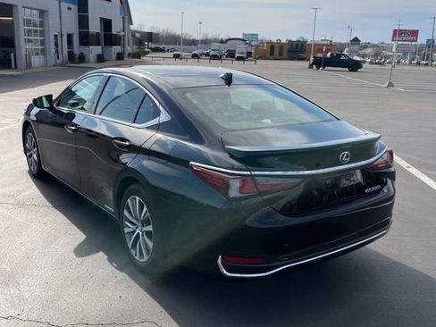 Used 2021 Lexus ES 300h w/ Premium Package image 4