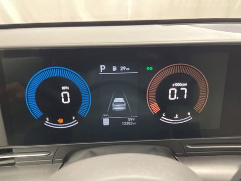 Used 2025 Hyundai Kona SEL image 5