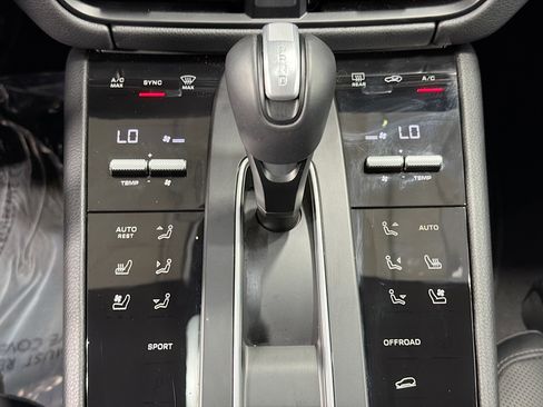 Used 2025 Porsche Macan image 35