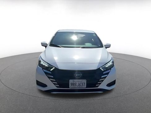 Used 2025 Nissan Versa SV image 4