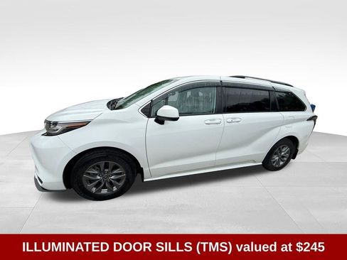Used 2022 Toyota Sienna LE FWD image 3