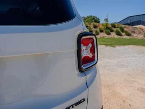 Used 2016 Jeep Renegade Limited image 11