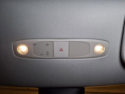 Used 2023 Tesla Model Y Performance image 10