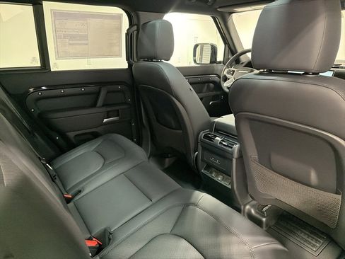 New 2026 Land Rover Defender 110 X-Dynamic SE image 27