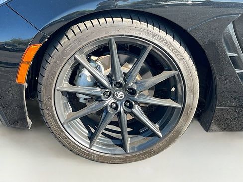 Used 2024 Toyota GR86 Premium RWD image 29
