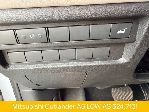 Used 2025 Mitsubishi Outlander SE AWD/4WD image 28